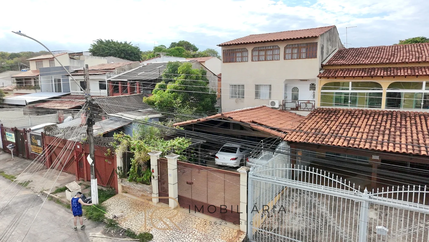 TRG Imobiliária VENDE !Linda e aconchegante casa com fino acabamento. Núcleo ban...