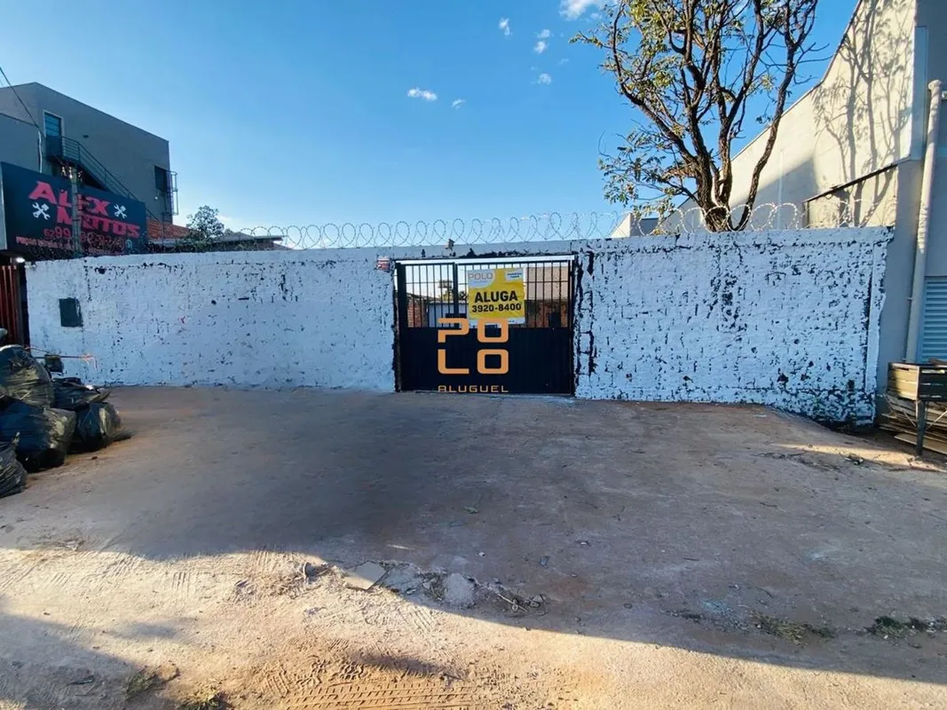 Lote comercial de 381m², localizado na Avenida V-8, Papilon Park, próximo ao Pol...