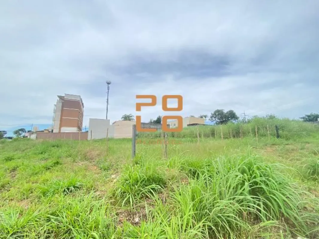 Lote com 381m² de área, localizado na Av. Madri, Qd. 133, Lt. 01, no setor Faiça...
