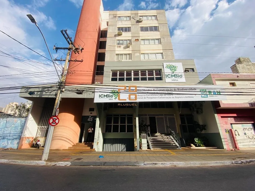 Sala comercial para alugar no Edifício Walter Bittar. Com 33,14m² de área, local...