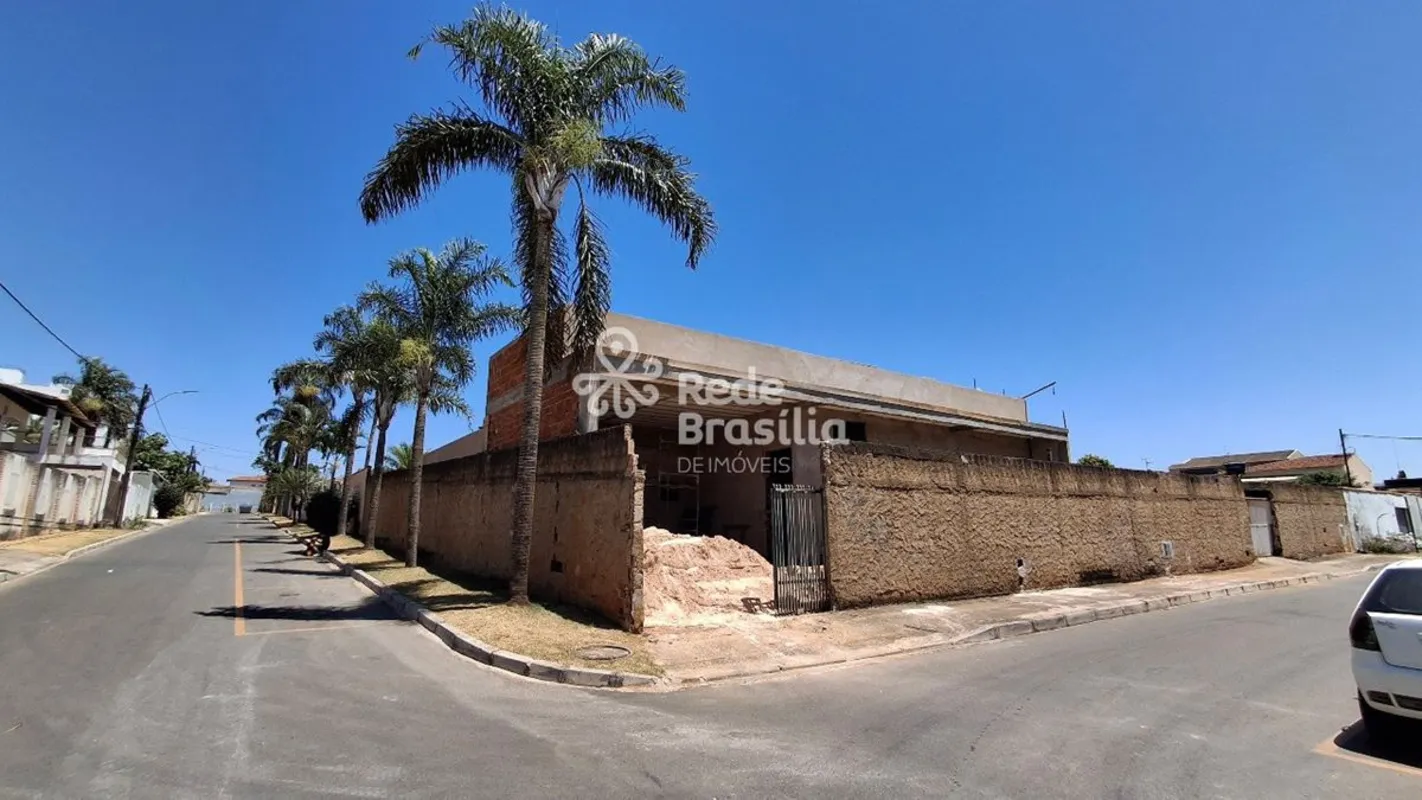 Oportunidade imperdível!Casa moderna, alto padrão, em construção, 3 suítes, escr...