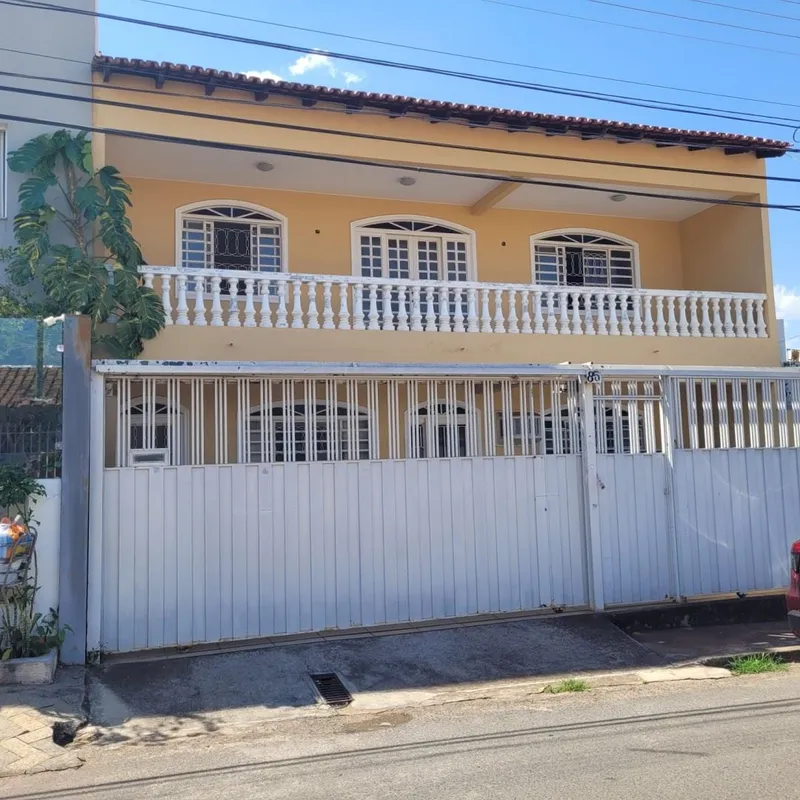 Casa à Venda em Lote de 200 m² ? Excelente Oportunidadeimóvel todo na cerâmica, ...