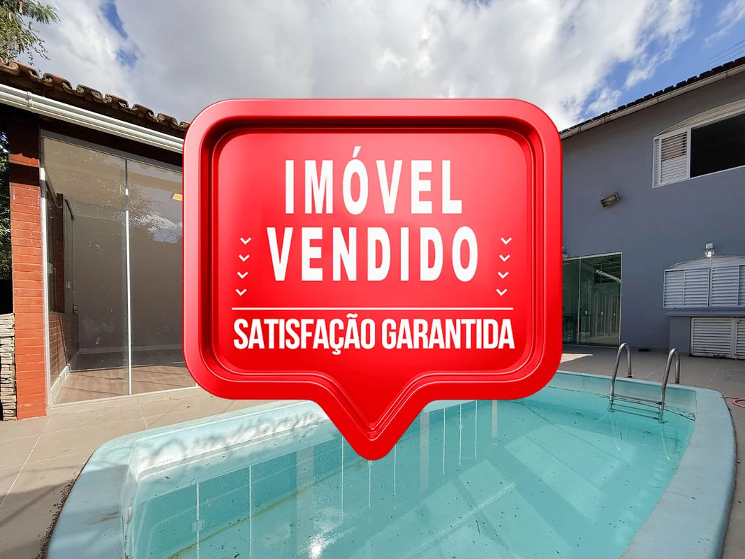 Belíssima casa com aproximadamente 280m² de área construída, localizada em rua s...
