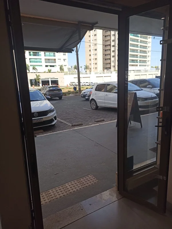 VENDO LOJA REFORMADA, EXCELENTE LOCALIZAÇÃO COM 2 PAVIMENTOS, ESTACIONAMENTO GRA...