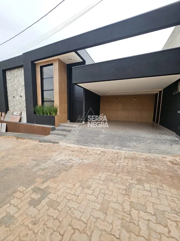 - Maravilhosa casa de esquina, alto padrão, fino acabamento- Terreno: 200m² - Ár...