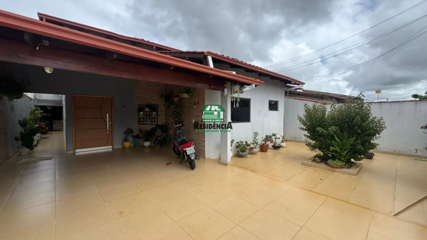Casa Anápolis City- Área total 360 m²- Área útil 200 m²- 3 Quartos com 2 suítes-...