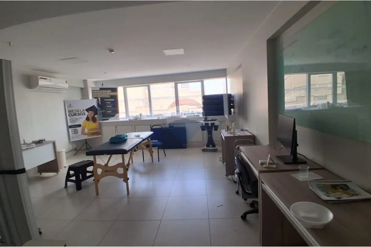 Valor reduzido Sala Comercial à Venda no Connect Towers Andar Médio em Águas Cla...