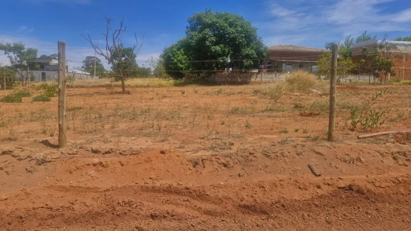 LOTE À VENDA NO JARDIM BOTÂNICO Condomínio Estância Quintas da Alvorada 690m²Opo...