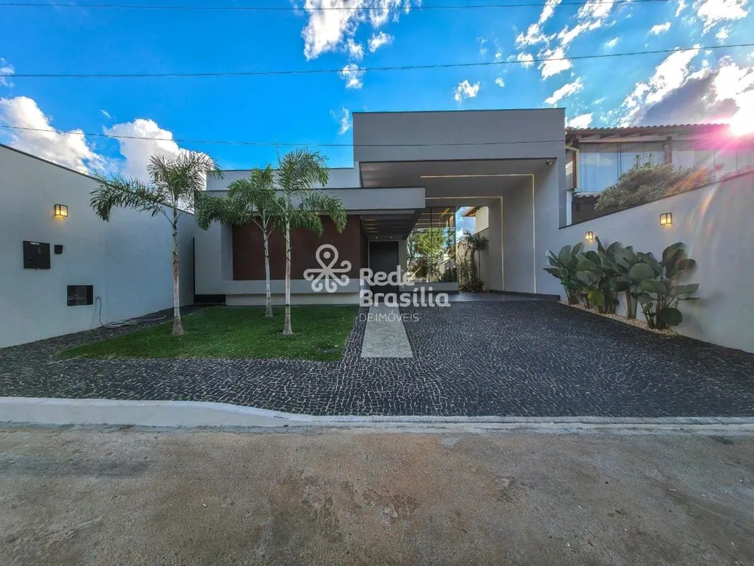 Casa Térrea à Venda no Condomínio Quintas do SolResidência nova, moderna e compl...
