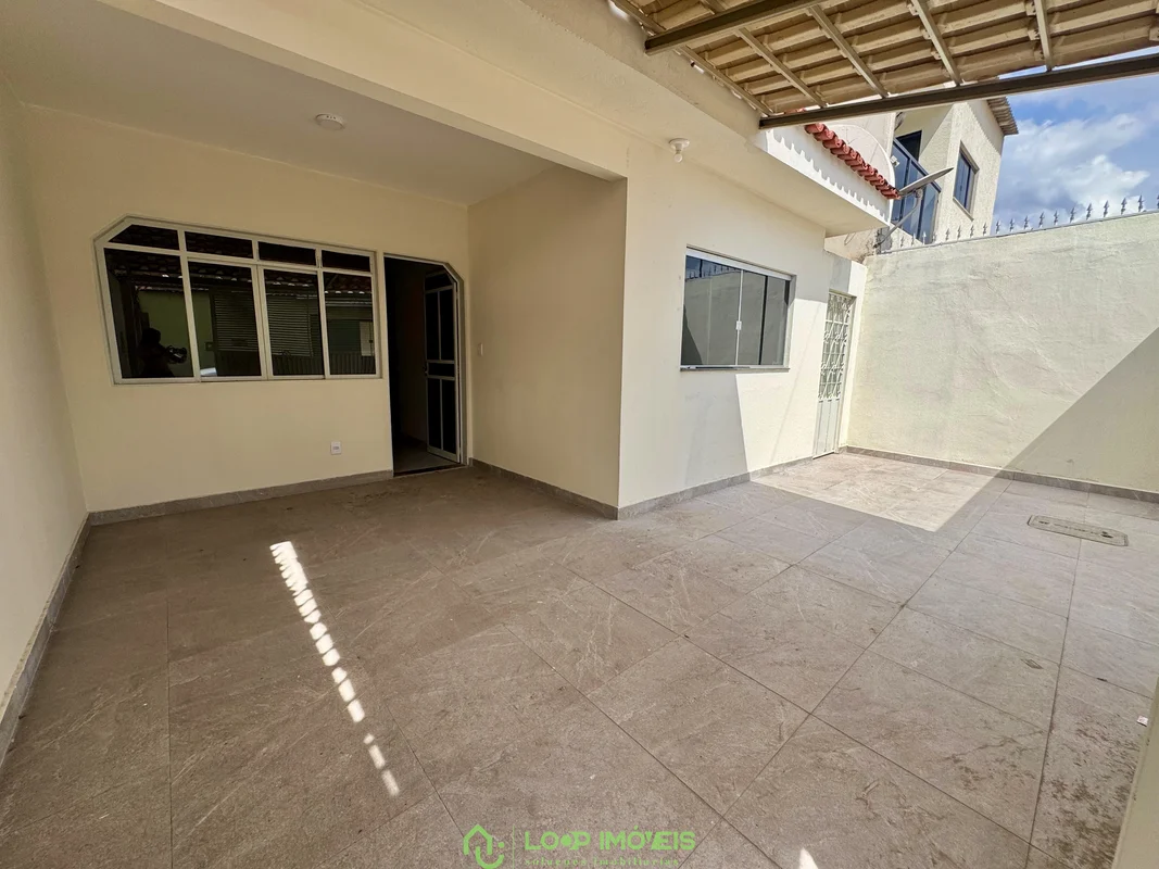 Descubra o conforto e a praticidade desta casa totalmente reformada, com excelen...