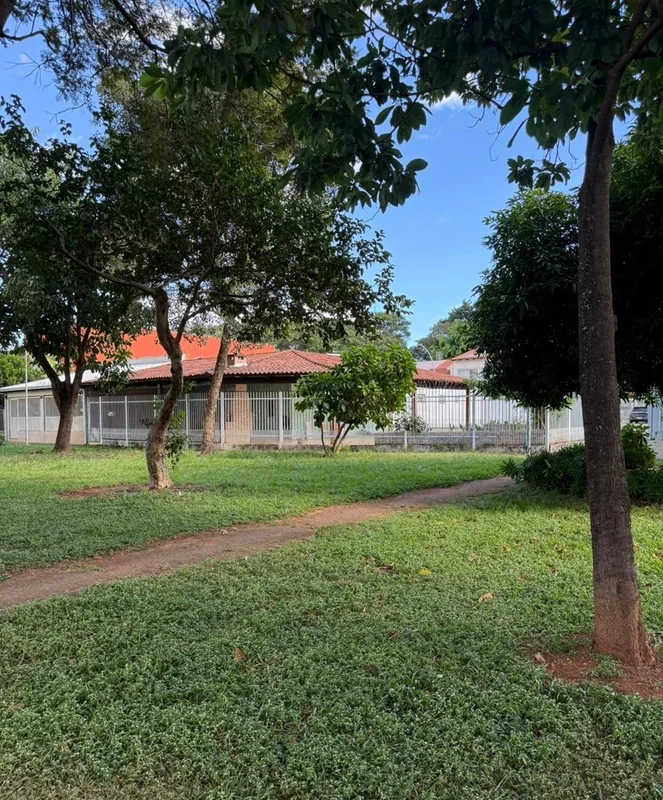 Excelente oportunidade para moradia ou investimento! Imóvel composto por duas ca...