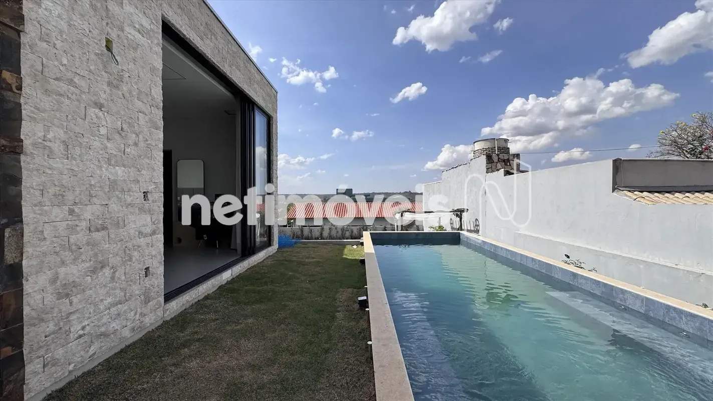 Aceita financiamento Casa térrea à venda com 4 suítes, sendo 1 master com closet...