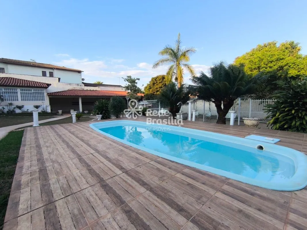 Excelente casa à venda no Condomínio Estância Jardim Botânico, Brasília. Com uma...