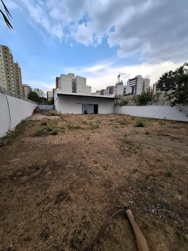 Excelente oportunidade para instalar ou expandir o seu negócio!Área comercial co...