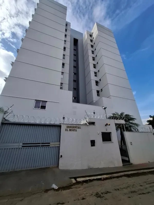 Apartamento com 2 quartos, sendo 1 suíte, ambos com armários planejados. Possui ...