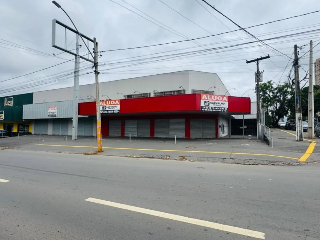 GALPÃO COMERICAL COM 220 M²Localização privilegiada, na Av. Rio Verde, no Setor ...
