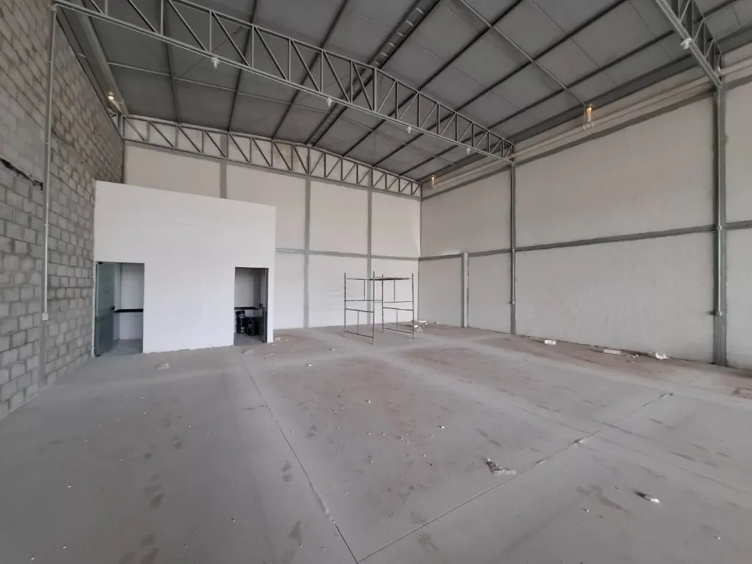 Galpão Comercial para LocaçãoCom Área construída: 300 m²Pé direito de 6 metros, ...