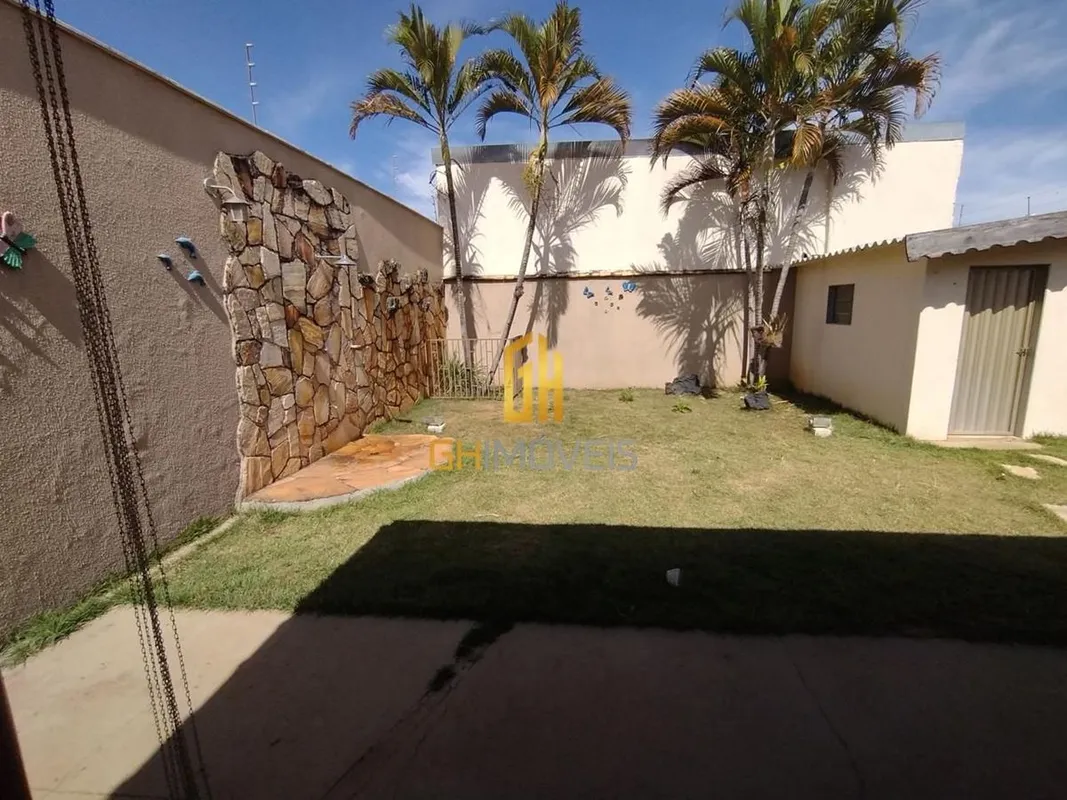 Casa com 3 quartos no Bairro Ilda, em terreno com 240m² com 90m² de área constru...