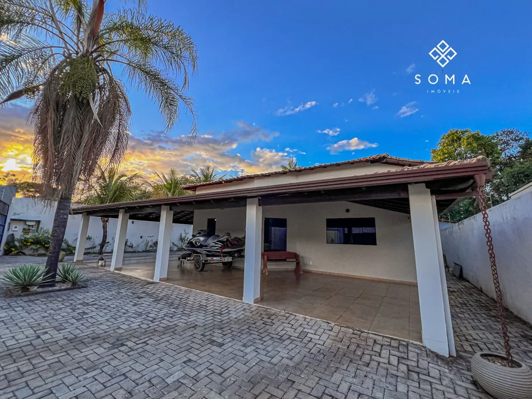 ESPECIFICAÇÕES DA CASA: - Sala ampla - Cozinha com bancada e armários planejados...
