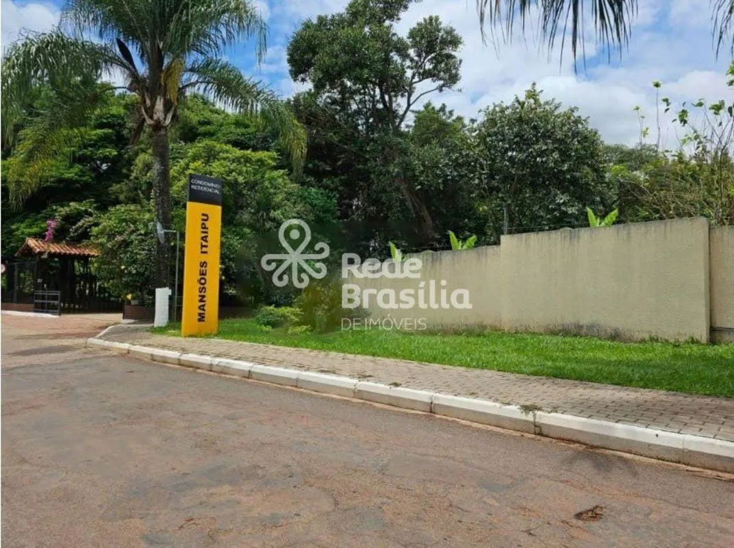 Condomínio de alto padrão, em área particular, atualmente em fase de regularizaç...