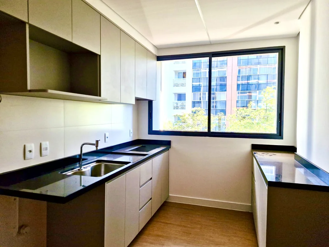 Descubra seu novo estilo de vida com este charmoso apartamento de 84m² na SQNW 1...