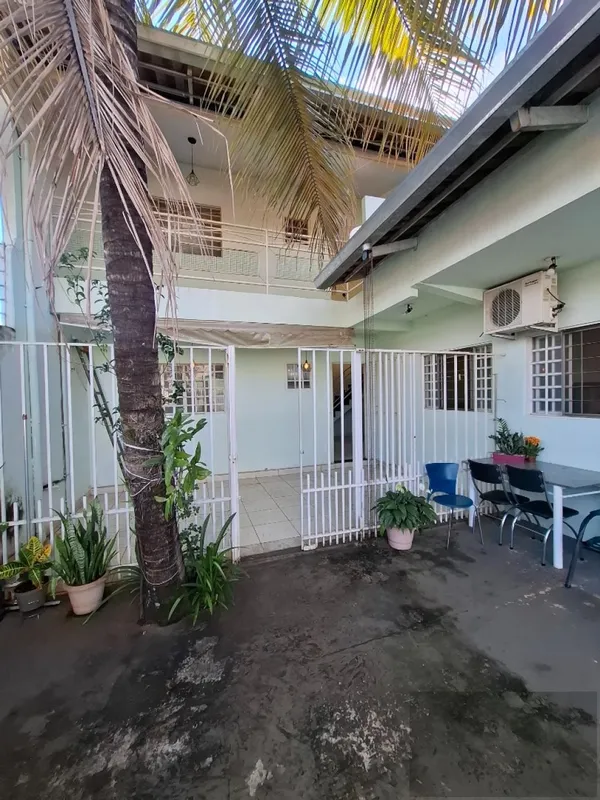 SOBRADO AMPLO NO SETOR BUENO | 4 QUARTOS | 2 VAGASConforto, espaço e localização...