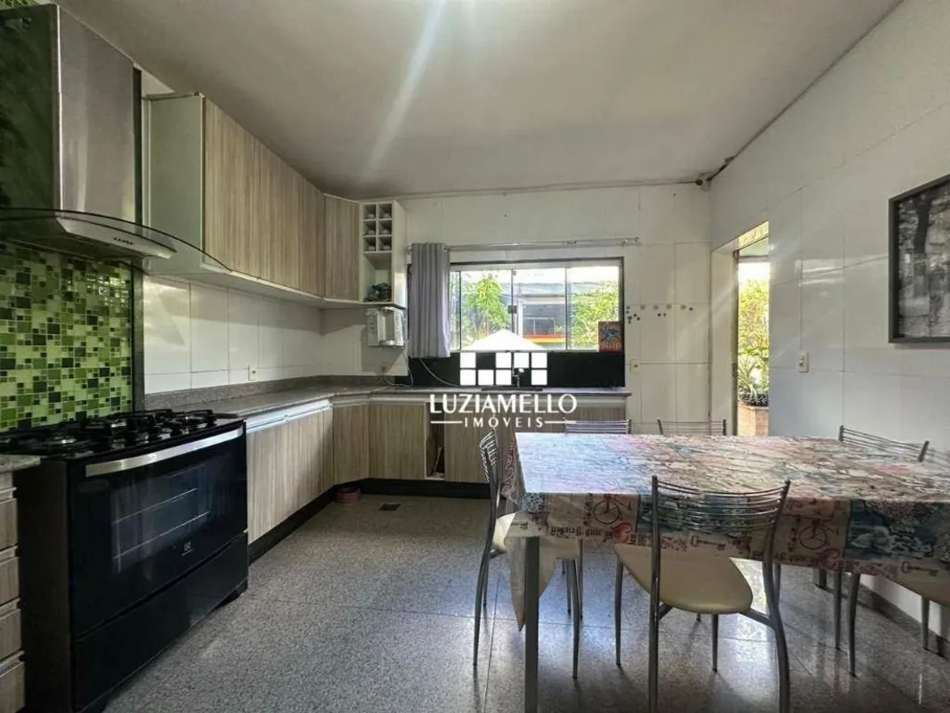 QR 605 Samambaia/DF.Sobrado espaçoso com área gourmet e excelente estrutura!Cara...
