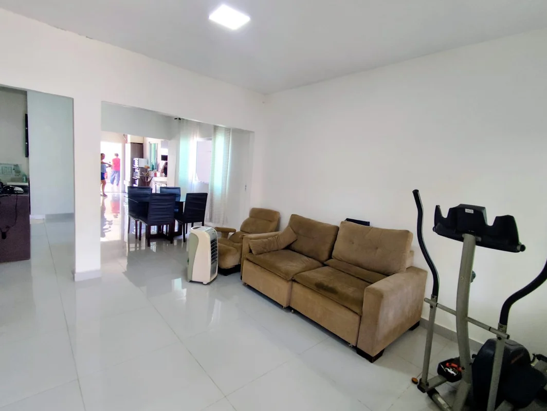 Casa em condomínio fechado no Setor Balneário Meia Ponte. 3 quartos, sendo 1 sui...