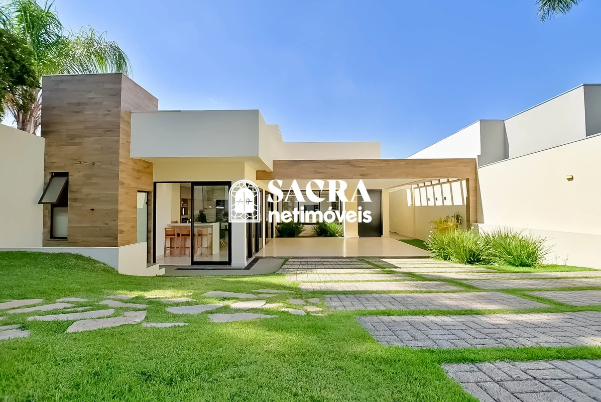 CASA ALTO PADRÃO EM ARNIQUEIRAS – 5 QUARTOS, 4 SUÍTES Belíssima casa dentro de c...
