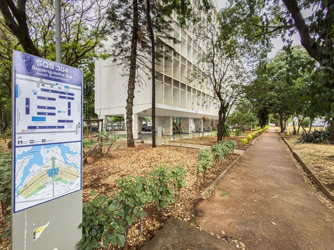 Descubra o privilégio de viver na quadra SQS 304 na Asa Sul, especial por sua lo...