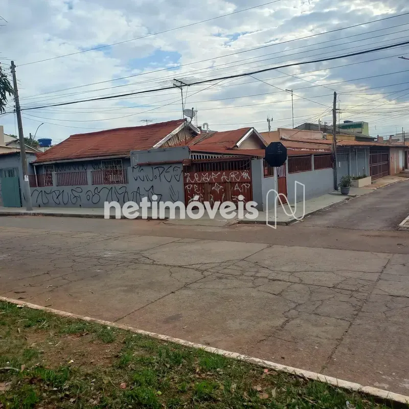 Casa simples num lote de 157,50m² composto por com sala, cozinha, banheiro socia...