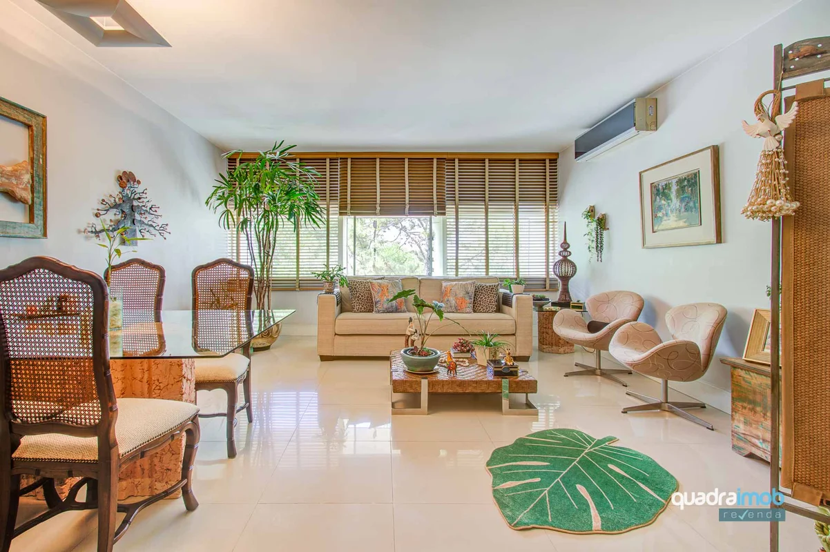Apartamento Reformado 3 Quartos (1 Suíte) – SQS 107 Sul, BrasíliaSe você busca s...