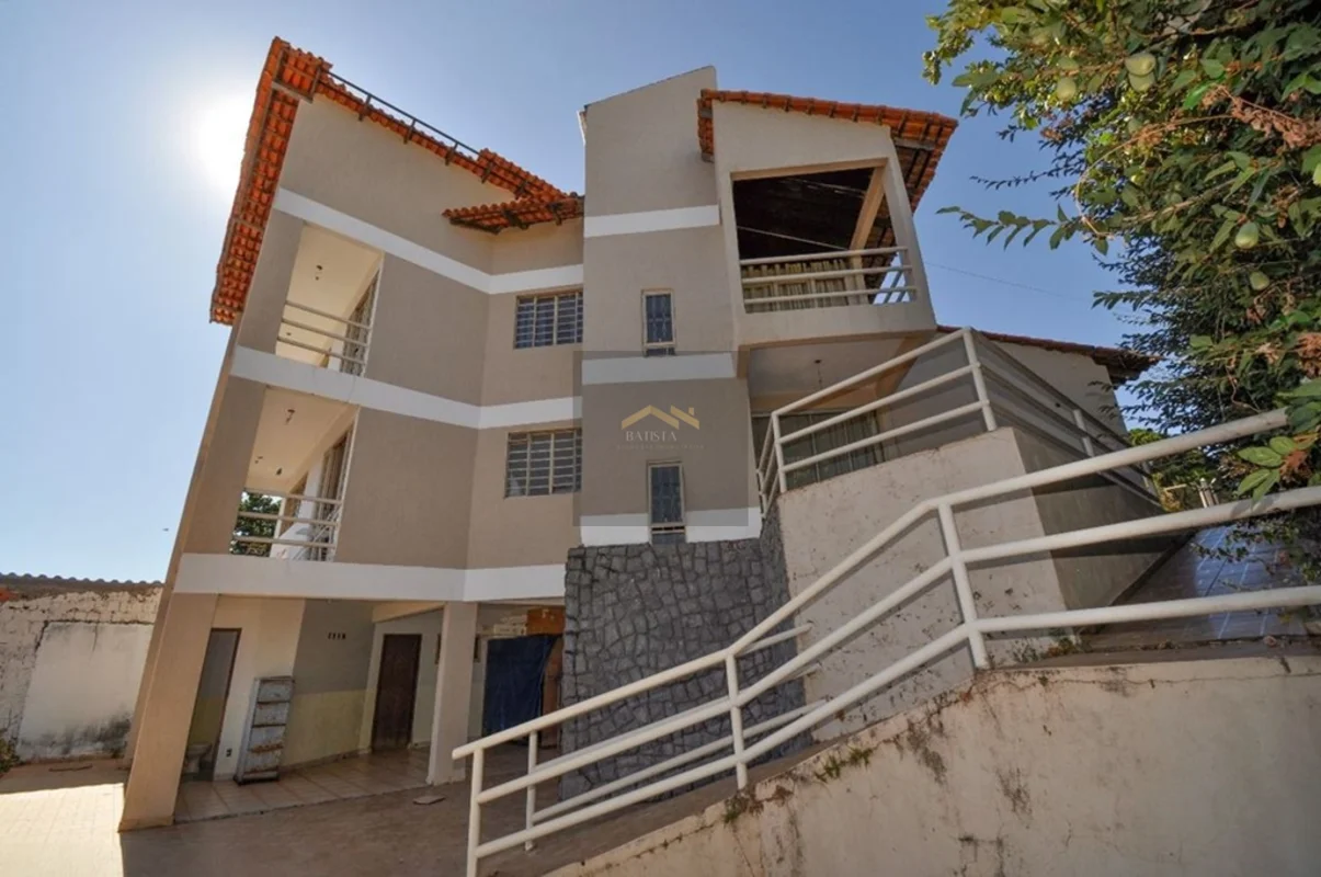 Batista Soluções Imobiliárias vende: Casa com vista panorâmica no Condomínio Mor...