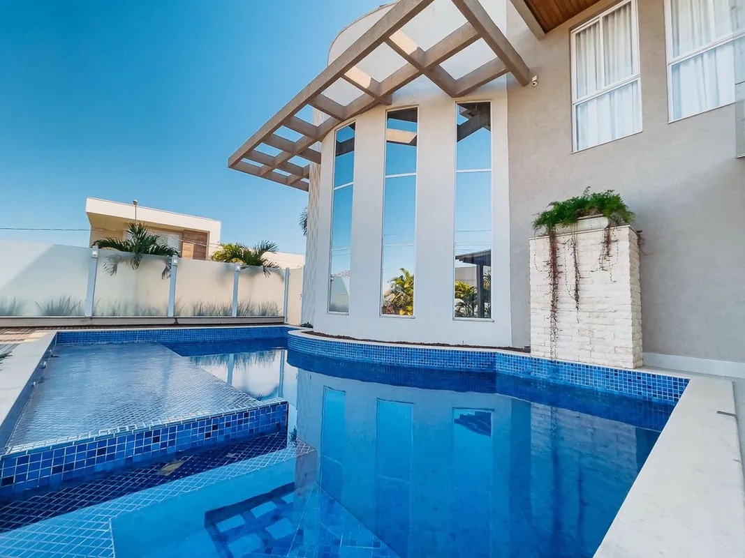 Casa 470.33 m2Dispõe de 5 suítesArmários embutidos 7 banheiros Cozinha gourmet c...