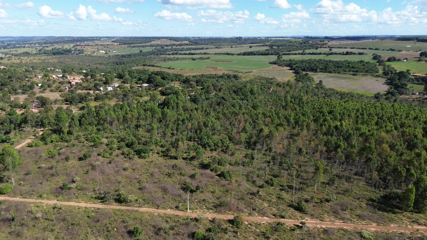  Area p/loteamento Area c / 02 alq. rio no fundos (99.800 m²) Olhos d´água.•As m...