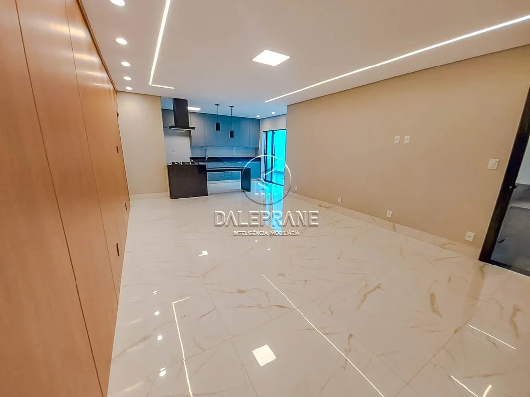 DALEPRANE INTELIGÊNCIA IMOBILIÁRIA VENDE:Maravilhosa casa recém reformada com ex...