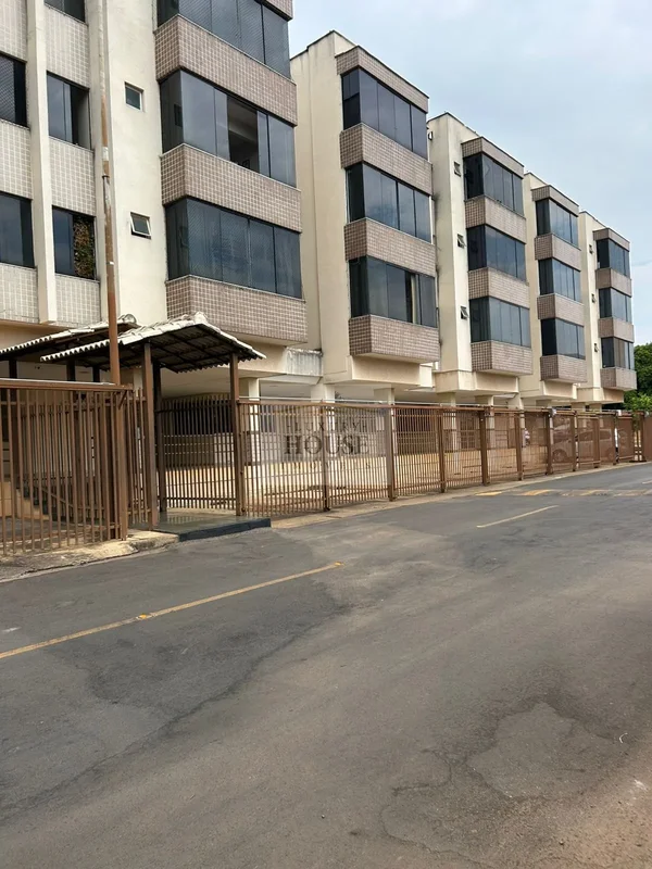 Seu novo lar te espera no coração de Guara! Localizado no QI 20 Bloco O, este ap...