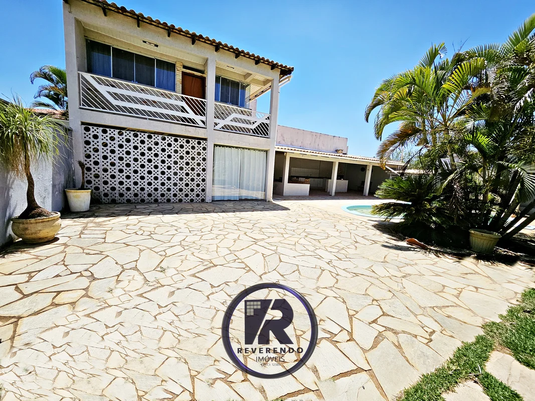 * Casa sobrado de fundo, localizada no condomínio Solar de Brasília, com aproxim...
