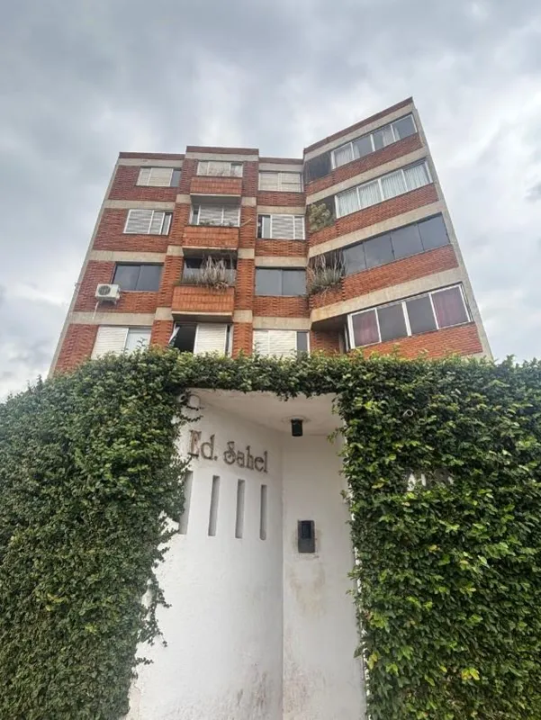 HENRIQUE: 9 8 1 9 8-4 2 4 0 (whatsapp) Apartamento na Rua 83, Ed. Sahel, Setor S...