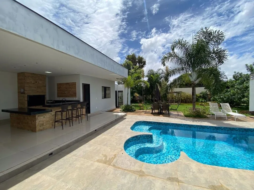 ELDORADO IMOBILIÁRIA VENDEExcelente Casa Térrea em Terreno Amplo Projeto Moderno...
