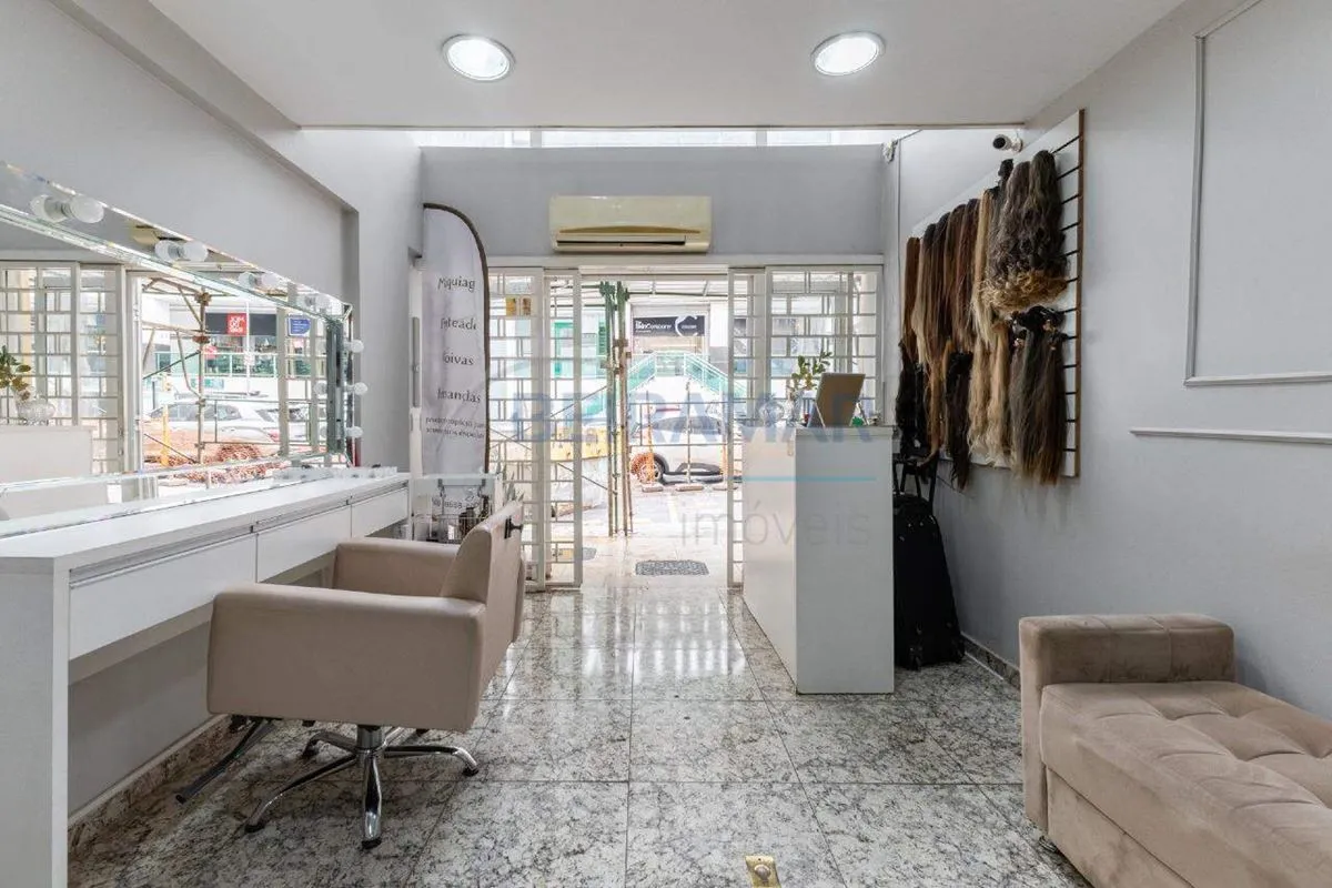 Loja com Mezanino, Banheiro e Área Externa à Venda no Residencial Supremo - Água...
