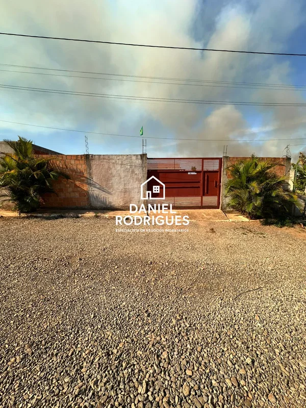 Vendo Casa na 26 de setembro Rua 04 Casa na LajeContém: - 4 Quartos - 4 Banheiro...