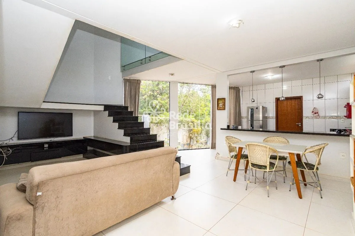 Agrícola Águas Claras | Casa 3 Quartos sendo 2 Suítes com 2 Vagas de Garagem - G...