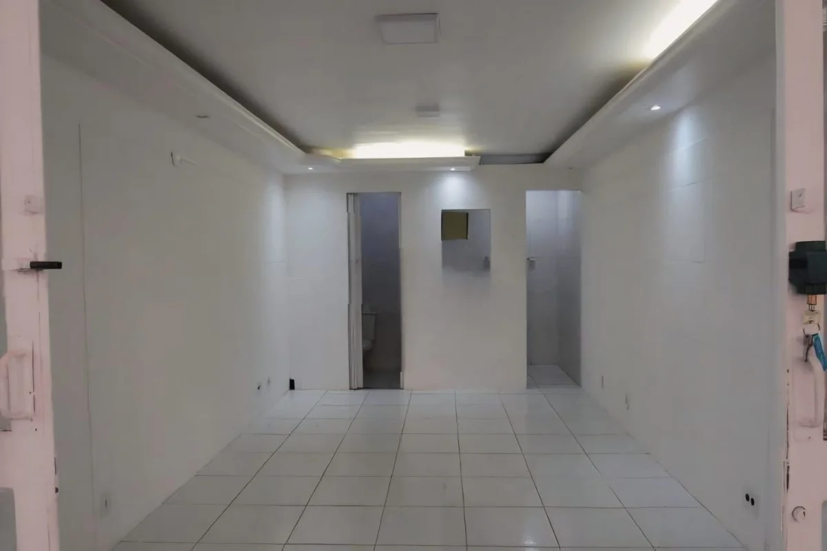 INVESTIDOR!!!MENOR PREÇO!Loja térrea alugada gerando rendimento composta de sala...
