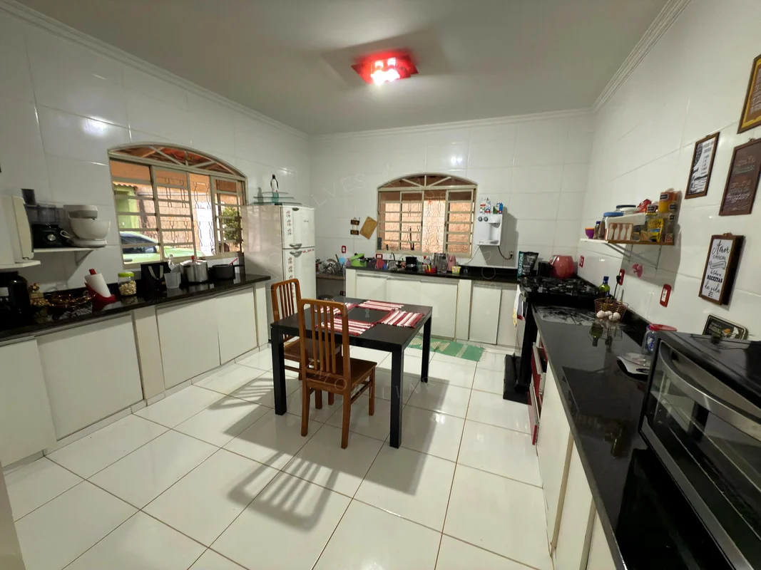 Essa casa é uma oportunidade para quem quer espaço e conforto. Bem estruturada n...