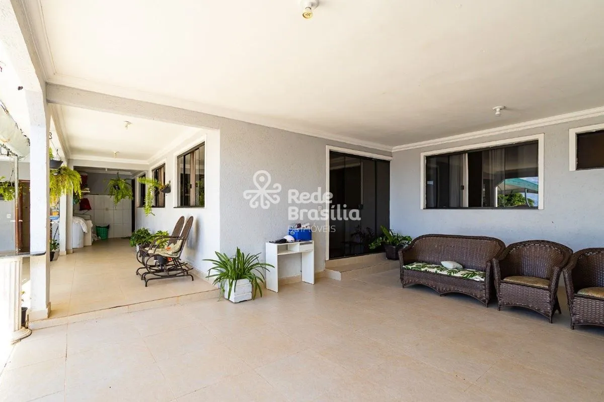 Condomínio Palmeiras - Arniqueira.Encante-se com esta excelente casa de alto pad...