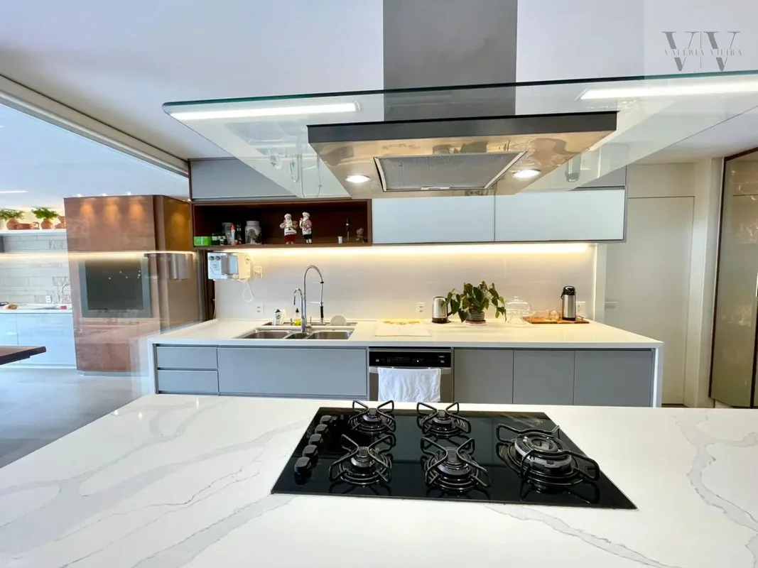 Excelente oportunidade no Lago Sul! Casa sobrado mobiliada, localizada na SHIS Q...