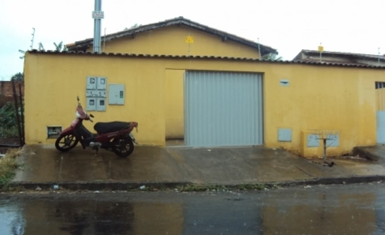 Casa à venda, 80 m², bem localizada, outras 2 residências no fundo. Setor Garave...