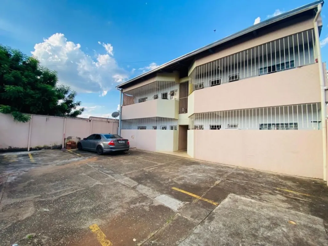 Edifício residencial sendo 08 apartamentos com 2 quartos e 1 banheiro, sala, coz...