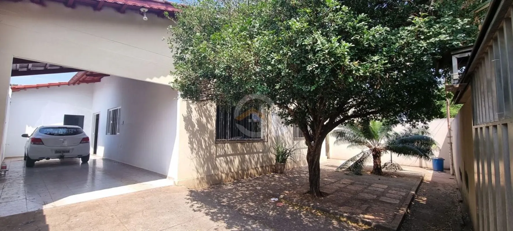Casa espaçosa e aconchegante à venda no bairro Setor Urias Magalhães em Goiânia-...